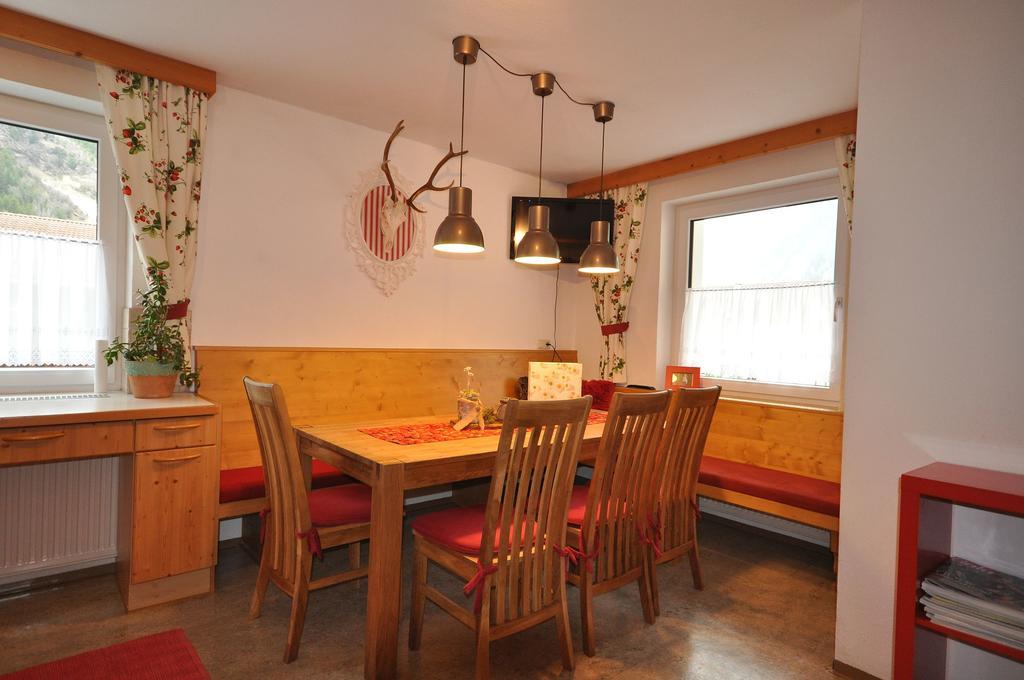 Haus Alpenglueck Apartment Kaunertal Exterior photo
