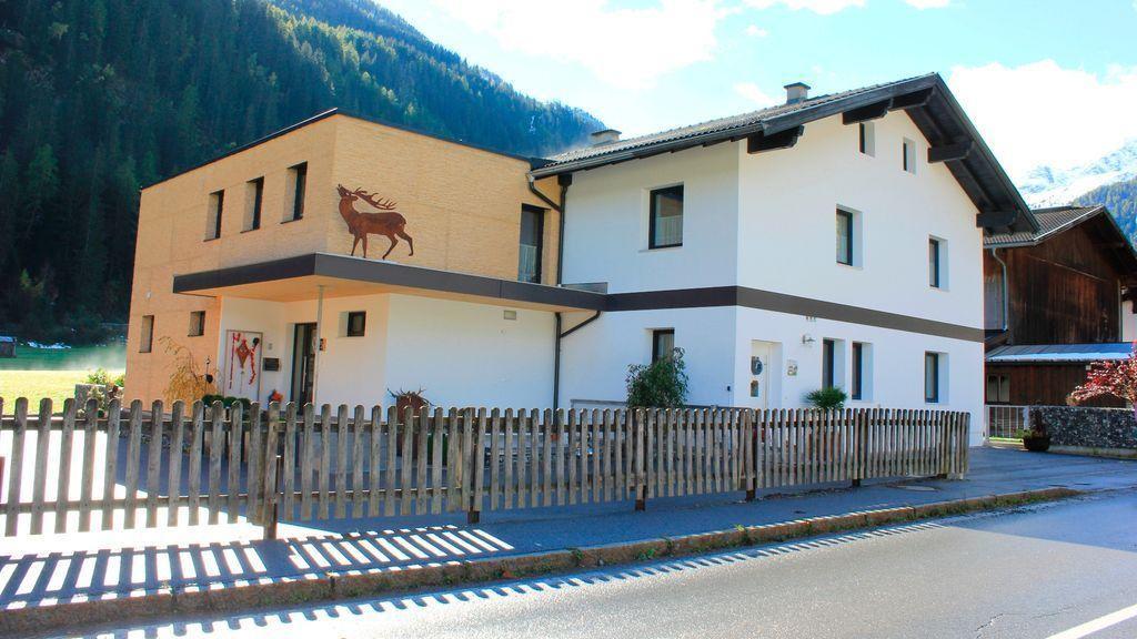 Haus Alpenglueck Apartment Kaunertal Exterior photo